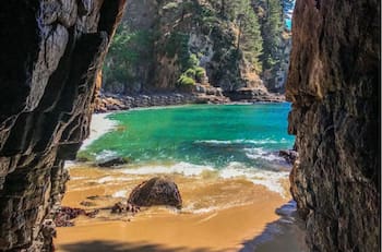 Te sentirás en otro país: La playa oculta del sur de Chile que encanta por su arena blanca y aguas turquesas