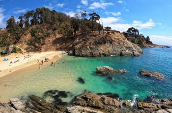A 2 horas de Santiago: la mágica y hermosa playa perfecta para escaparse en Semana Santa con la familia
