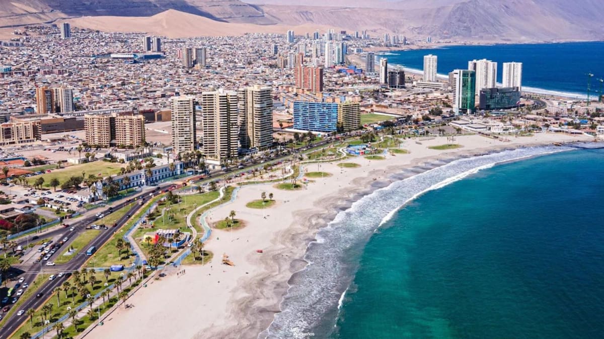 Un verdadero paraíso al norte de Chile: Esta es la única playa apta para el baño en la Región de Tarapacá