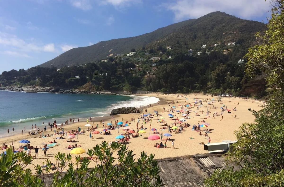 Perfectas para el verano 2026: Cinco lugares con las playas más templadas de Chile
