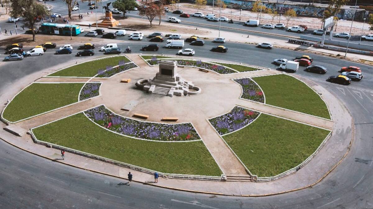 Estará lista en 2025 y habrá reconfiguración del tránsito: así será la nueva Plaza Baquedano