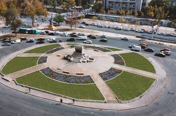 Estará lista en 2025 y habrá reconfiguración del tránsito: así será la nueva Plaza Baquedano