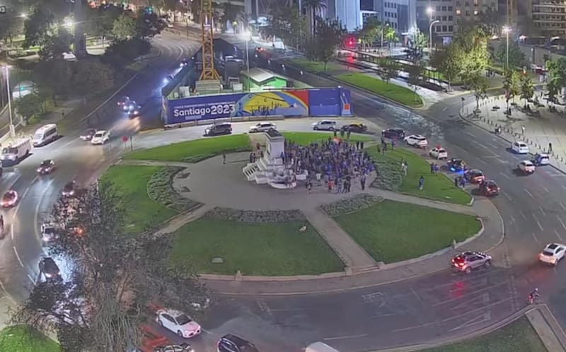 Los hinchas de la U se congregaron en ese tradicional punto de celebraciones de Santiago.