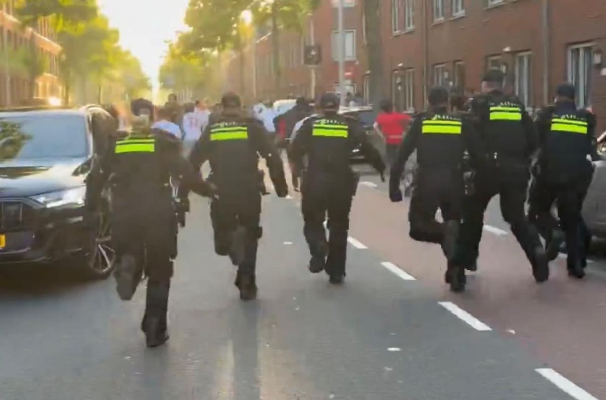 VIDEO | A punta de macanas: así dispersó la policia de Países Bajos los festejos de los hinchas marroquíes