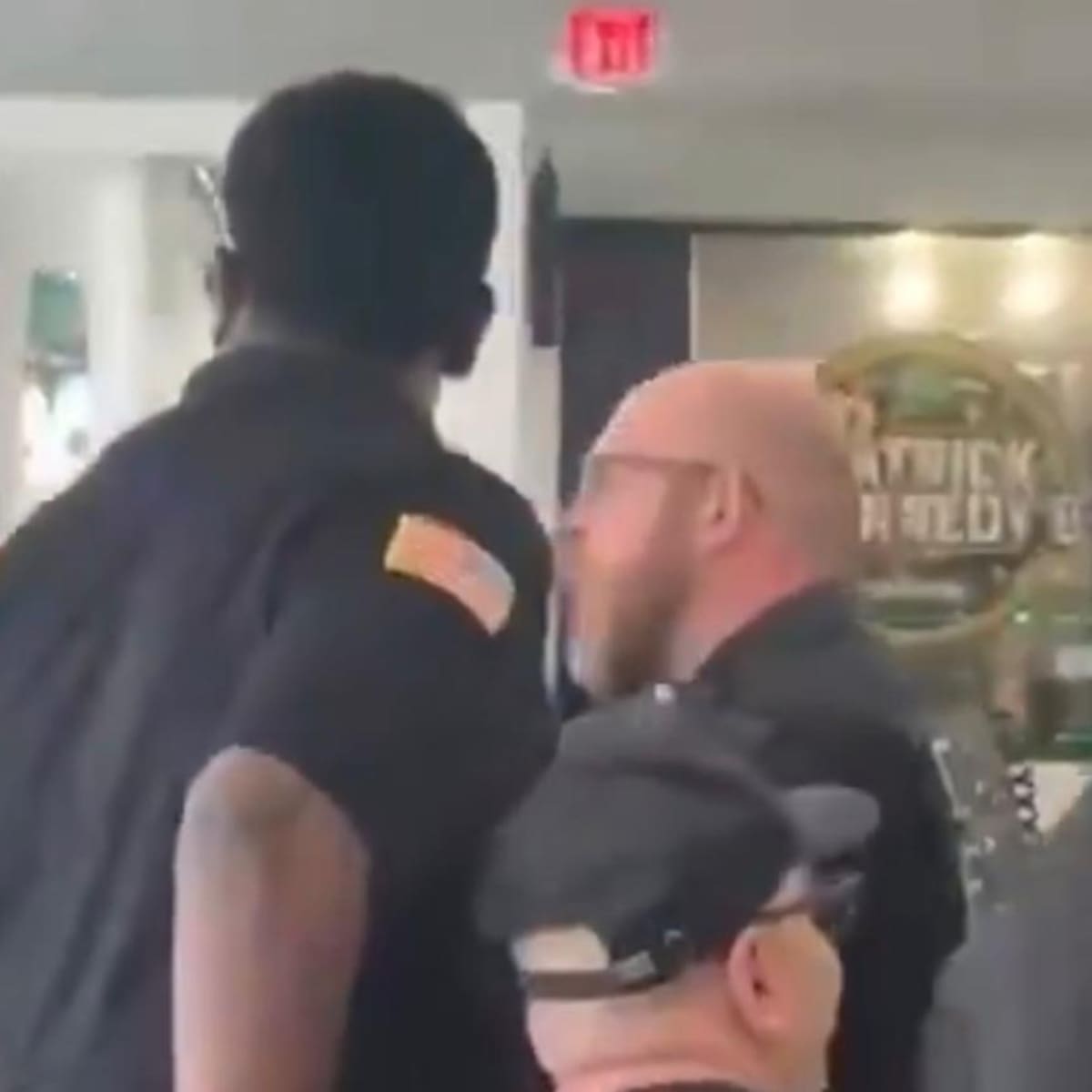 VIDEO | El violento encontrón que protagonizó la delegación de Egipto con la policía de Estados Unidos