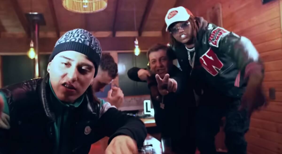 en la polémica por campaña política.