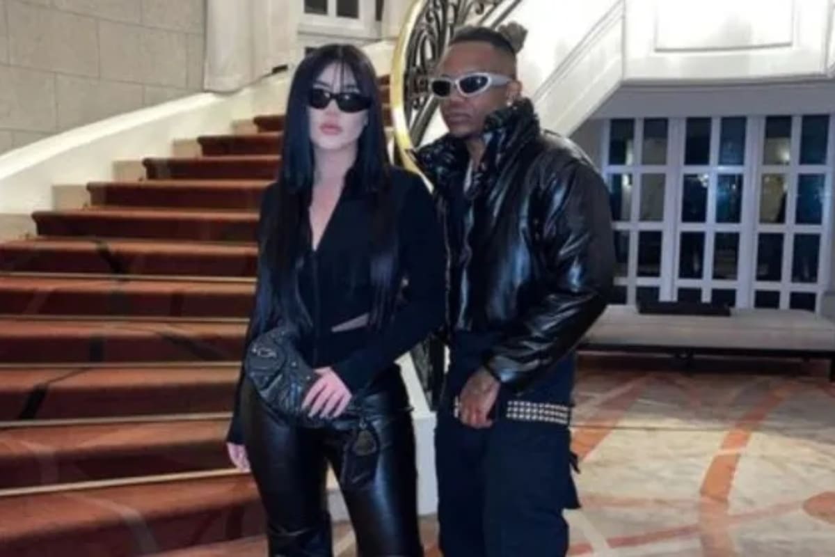 La pareja de cantante presume su amor por medios de las redes sociales y dedicándose canciones