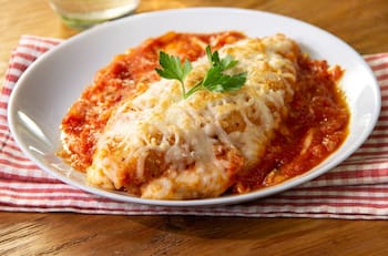 Receta de pollo a la parmesana: Una alternativa sabrosa y fácil para la cena de Navidad