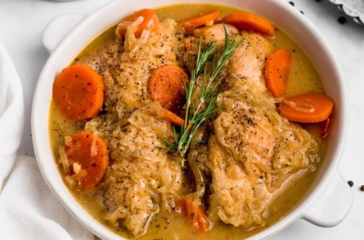 Receta de pollo al jugo: un plato ideal para días fríos y lleno de sabor
