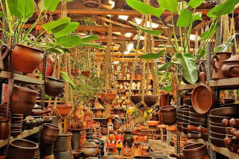 Ofrece artesanía, gastronomía y hermosos paisajes rurales.