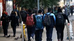 Suspenden clases en dos comunas de la RM por incendio en Paine