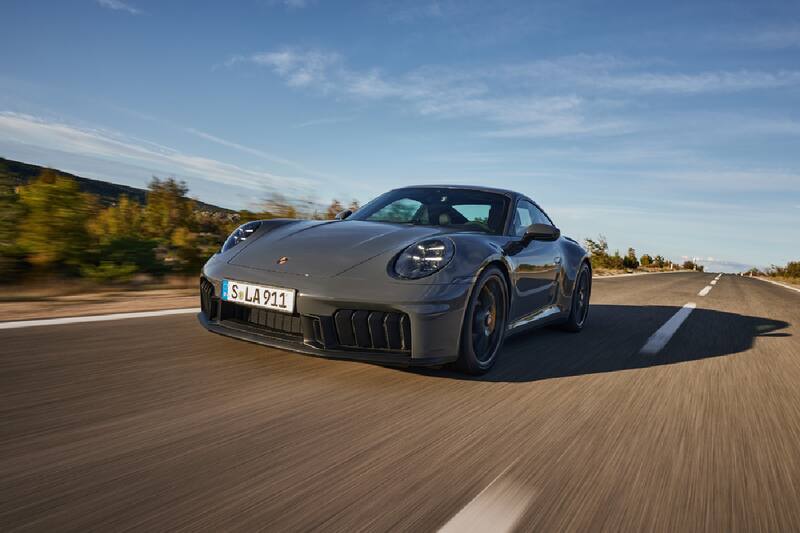 Los compradores matriculan sus Porsche en Andorra para evadir impuestos.