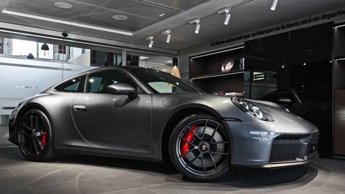 Llega a Chile el primer Porsche 911 con tecnología híbrida