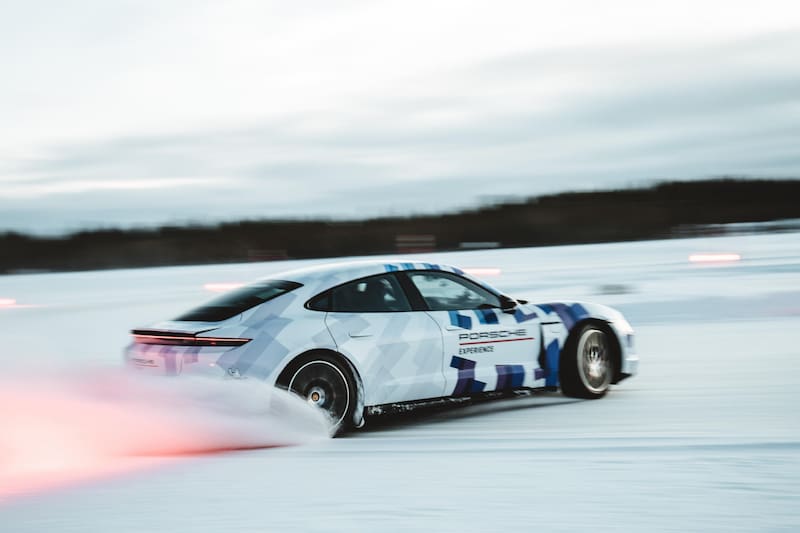 El Porsche Taycan GTRS demuestra su supremacía en condiciones extremas y establece un nuevo récord Guinness.