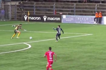 ¿Qué quiso hacer? El grosero error que cometió un portero en Segunda División