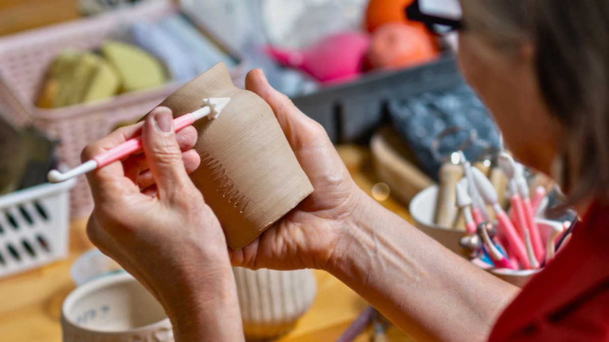 Pottery Lab: el panorama perfecto para los días de lluvia en Santiago y donde se puede disfrutar de un café mientras se pinta en cerámica