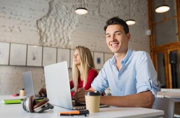 ¿Estás por titularte?: Estas son algunas empresas que buscan practicantes este verano