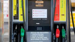 Precio de las bencinas: ¿Cuánto disminuye o aumenta el valor de los combustibles?