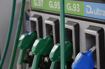 Bencinas bajarán de precio la próxima semana: ¿A contar de cuándo rige la medida y cuánto será la rebaja?