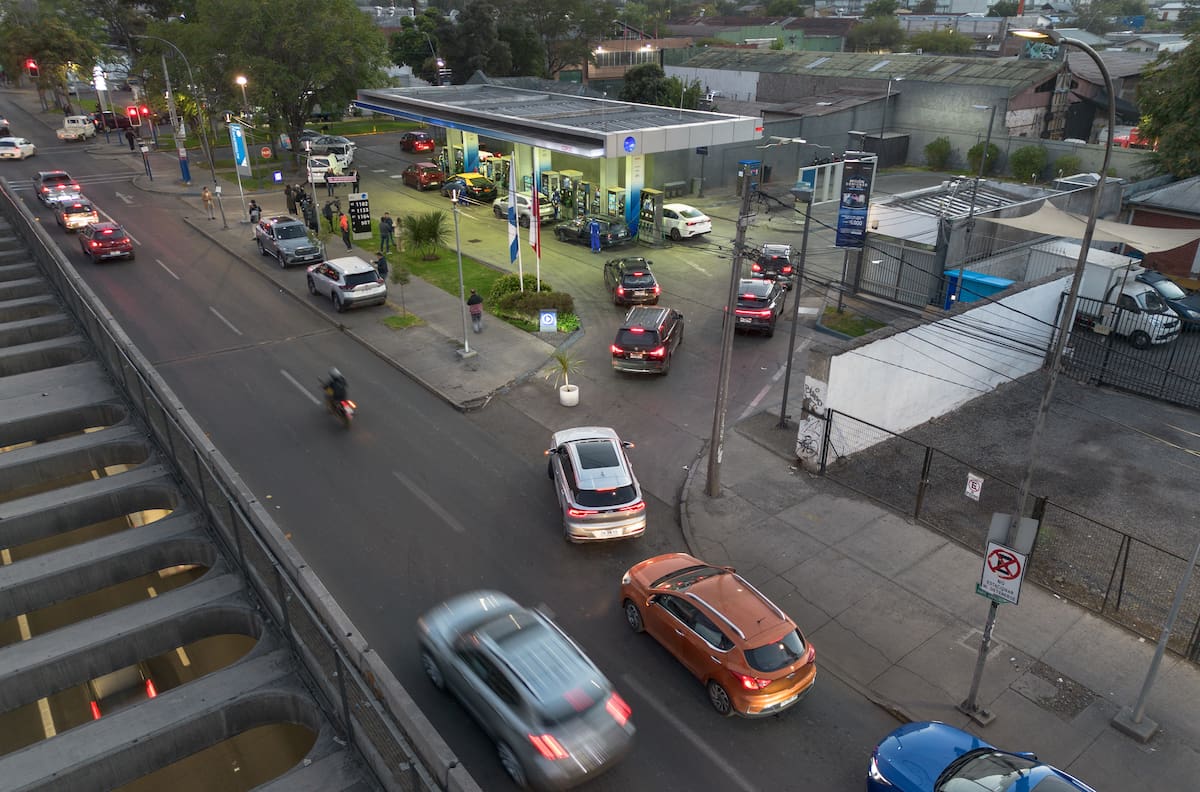 Bencina más barata: La herramienta digital para saber qué estaciones tienen los precios más bajos de tu comuna