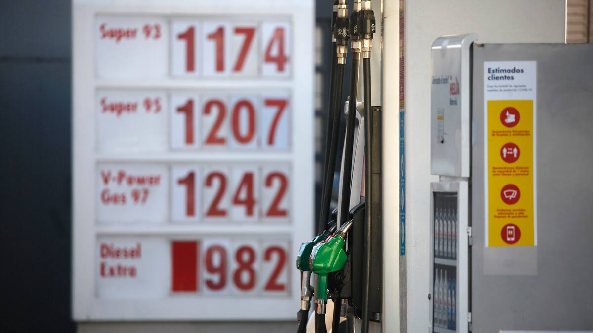 Este jueves suben los precios: Conoce las estaciones de bencina más caras de Santiago