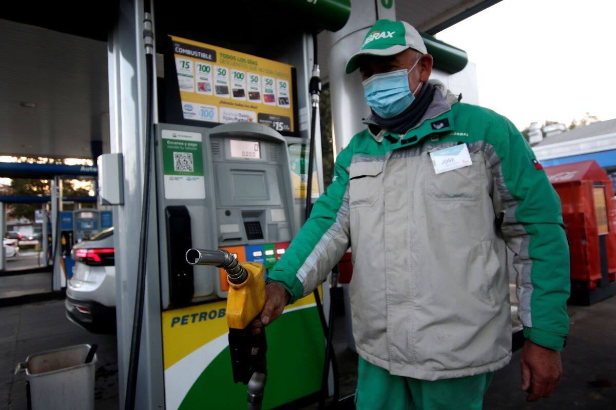 Revisa cuánto bajará el combustible este jueves 16. Créditos: ATON.