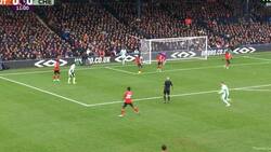 VIDEO | El último blooper del año: Chelsea anota gracias a la gentileza de la defensa del Luton Town