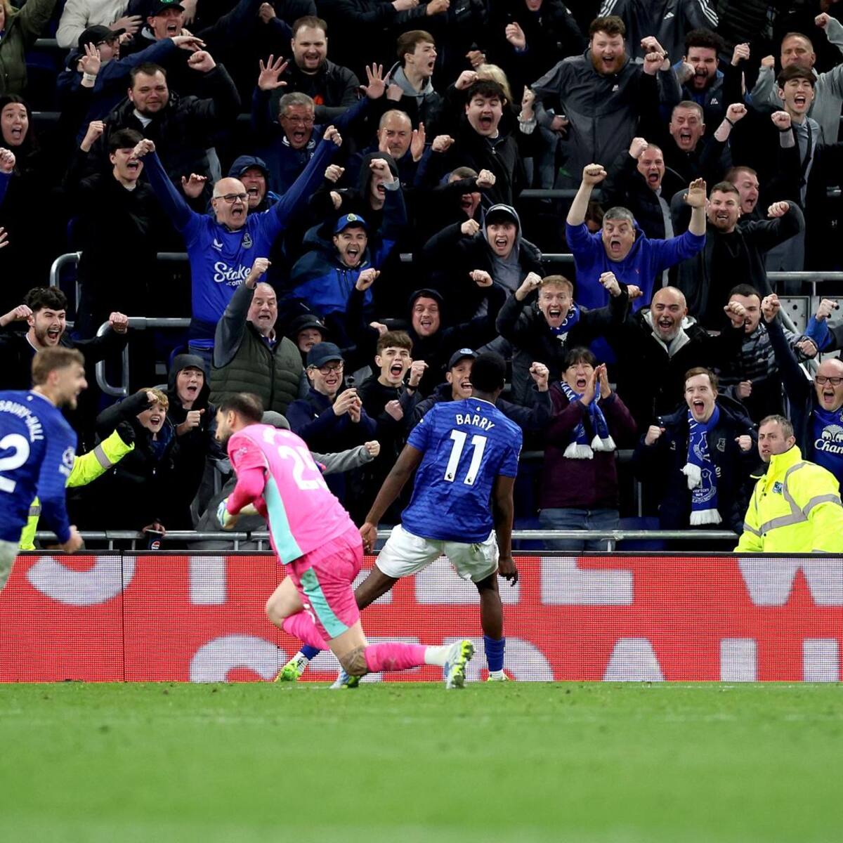 Celebra Arsenal: Everton da el batacazo en la Premier League y complica a Manchester City