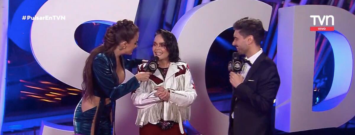 Camila Moreno vestida por "Que Dios te salve". Créditos: TVN.