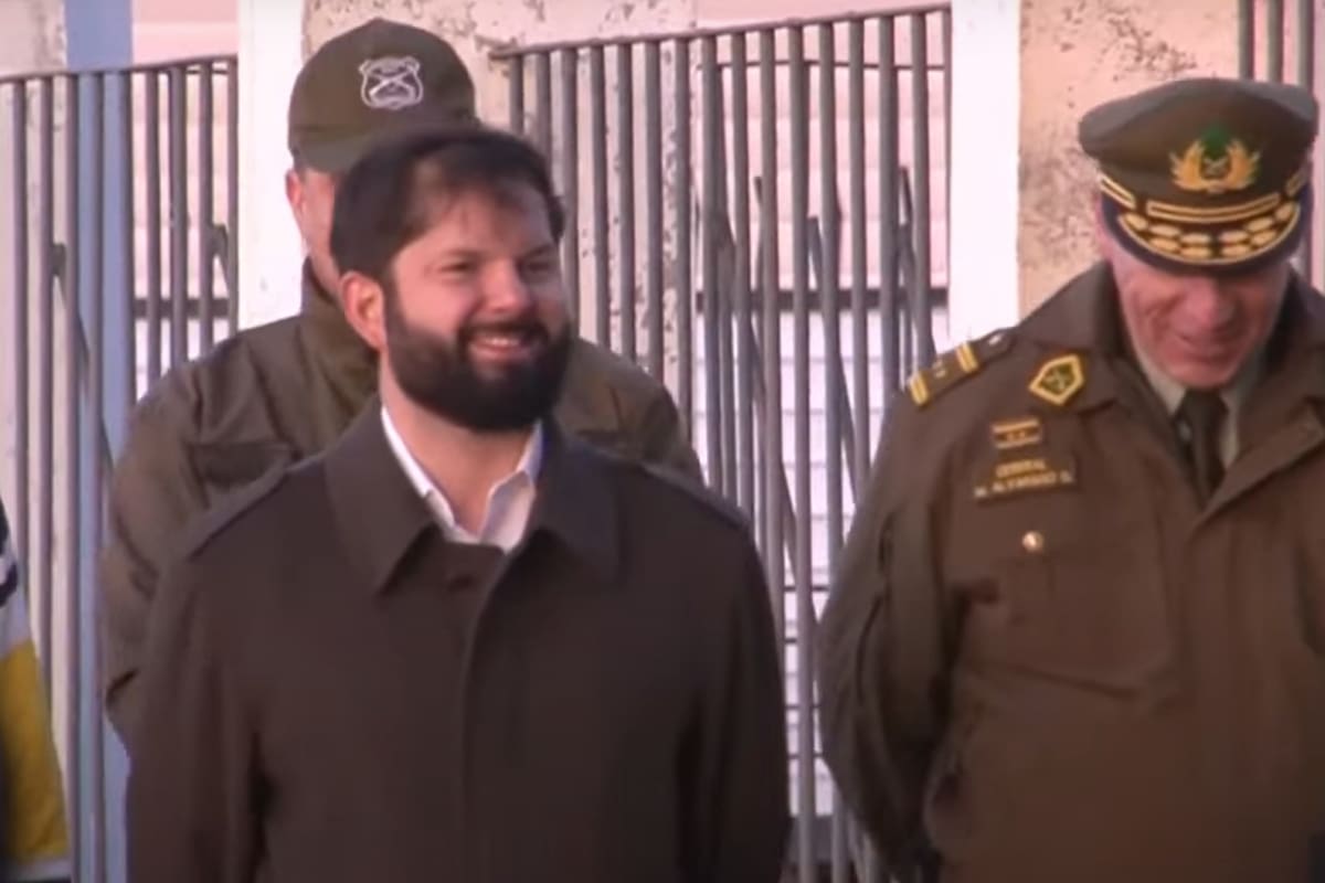 El mandatario llegó hasta su local de votación pasadas las 09:00 horas.