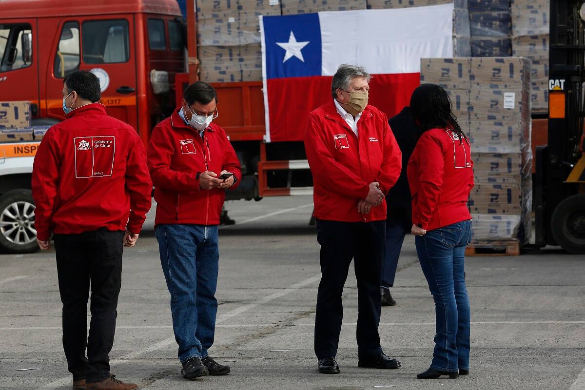 Santiago 30 Mayo 2020
Los ministro de estado participan de la Jornada de distribución de suministros del plan "Alimentos para Chile".
Marcelo Hernandez/Aton Chile