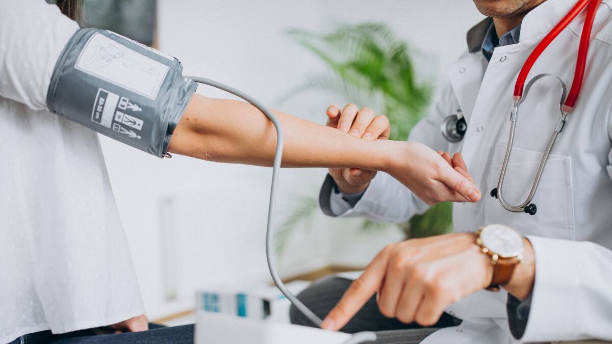 Esta es la mejor forma de controlar la presión arterial alta, según Harvard
