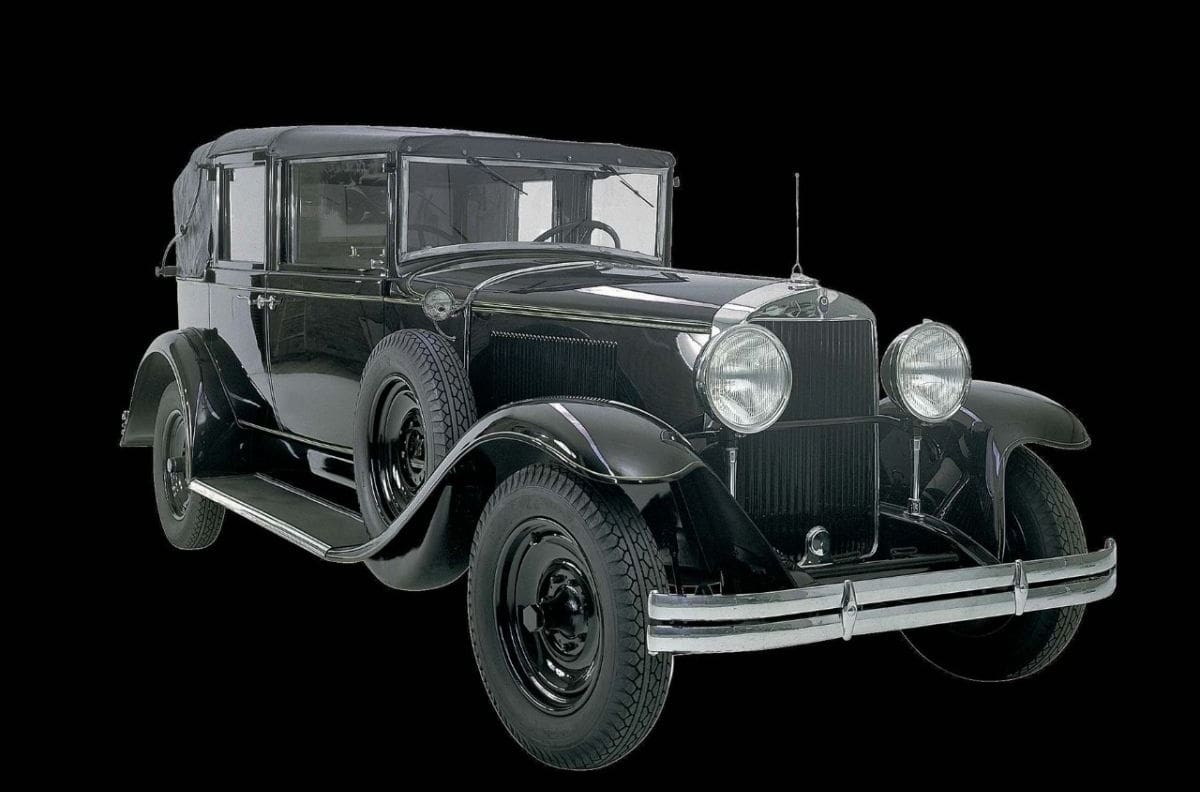 Este fue el primer Papamóvil de la historia