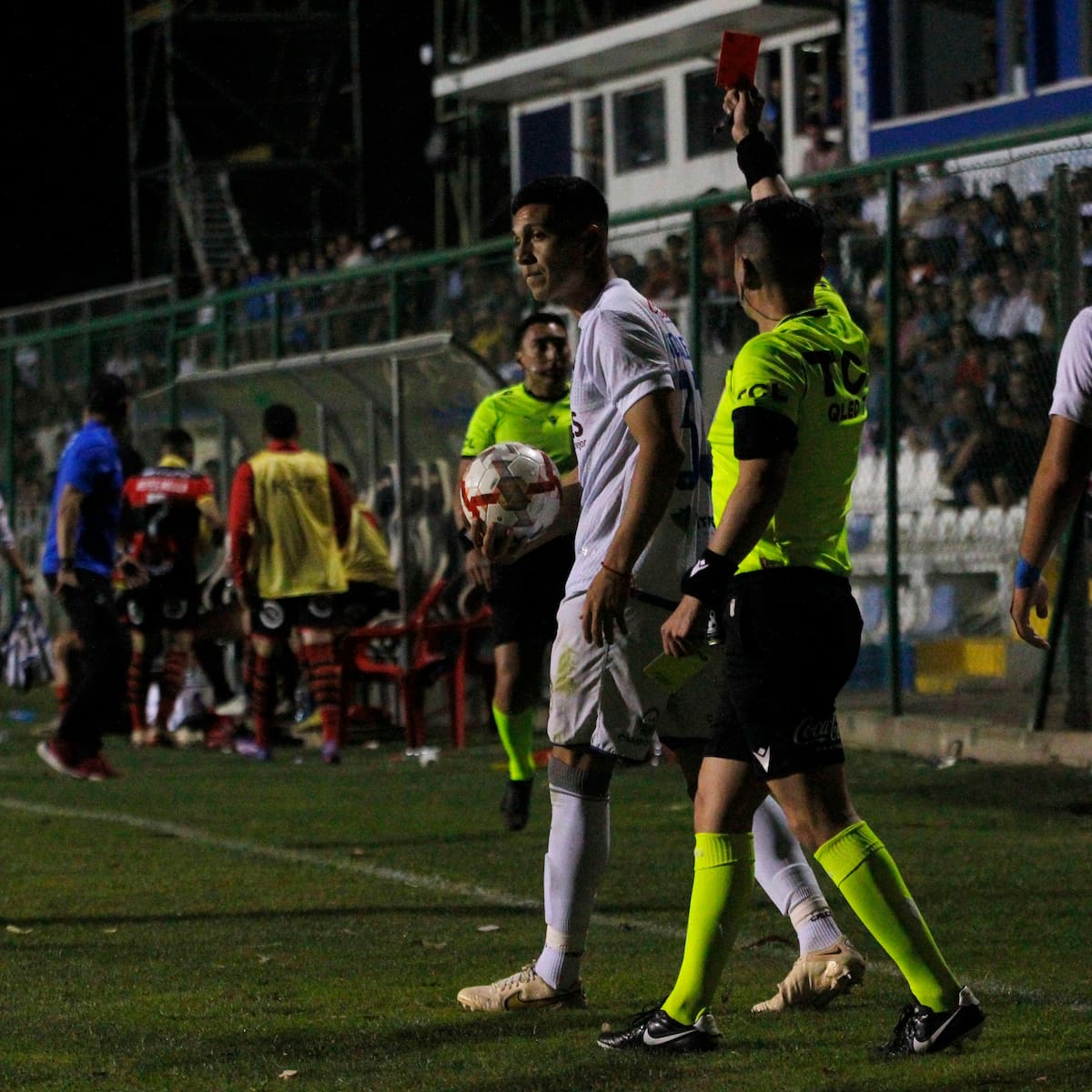 El equipo de Primera B que podría cambiar de estadio por la llegada del VAR