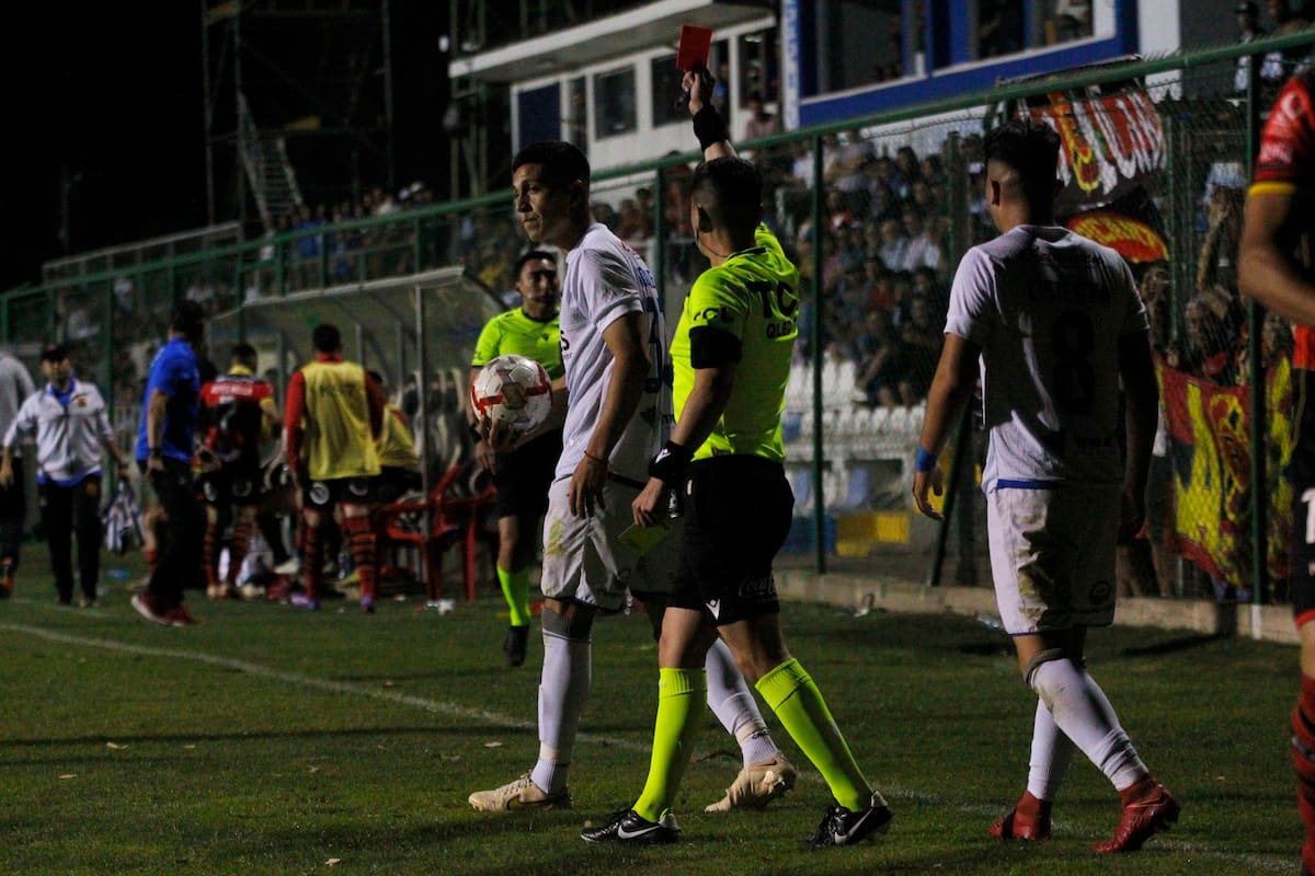 Deportes Santa Cruz podría dejar su estadio. Foto: Aton.