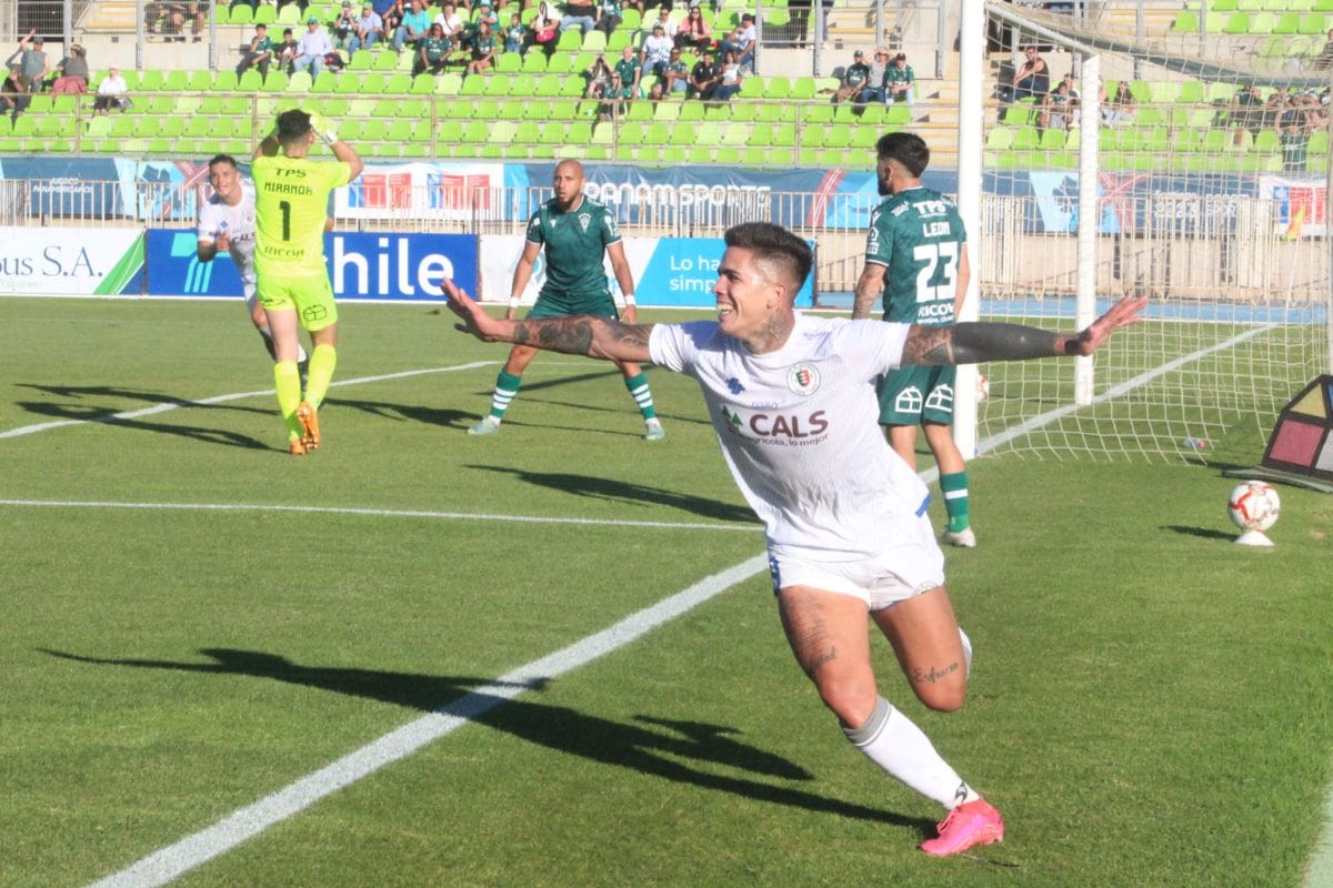 Santiago Wanderers cayó en Valparaíso ante Deportes Santa Cruz y, además, tuvo que lidiar con la pérdida de ropa deportiva. Foto: Campeonato Chileno.