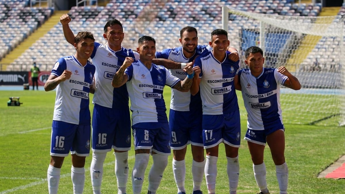 Aplastante triunfo Puma: Deportes Antofagasta goleó a Iquique y dejó en la cuerda floja a Rodrigo Guerrero
