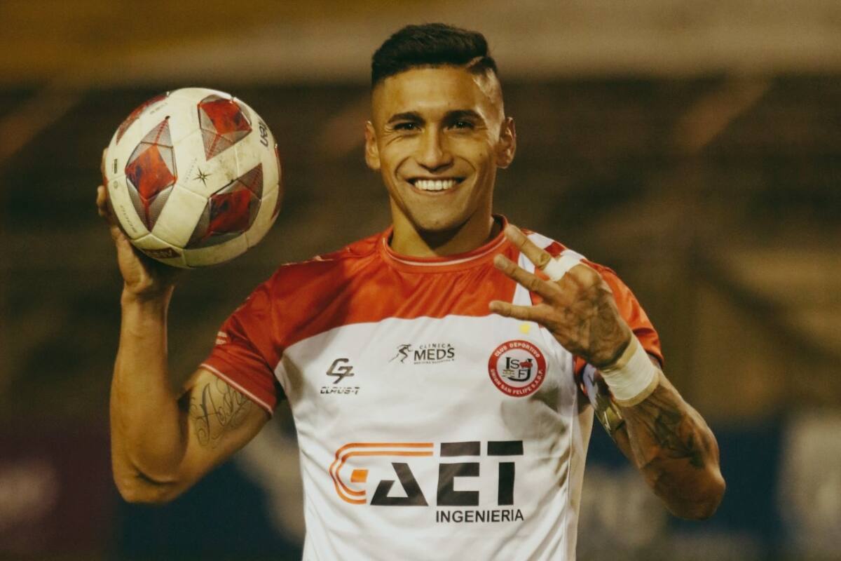 Mario Briceño es uno de los jugadores que puede cambiar de equipo en Primera B.