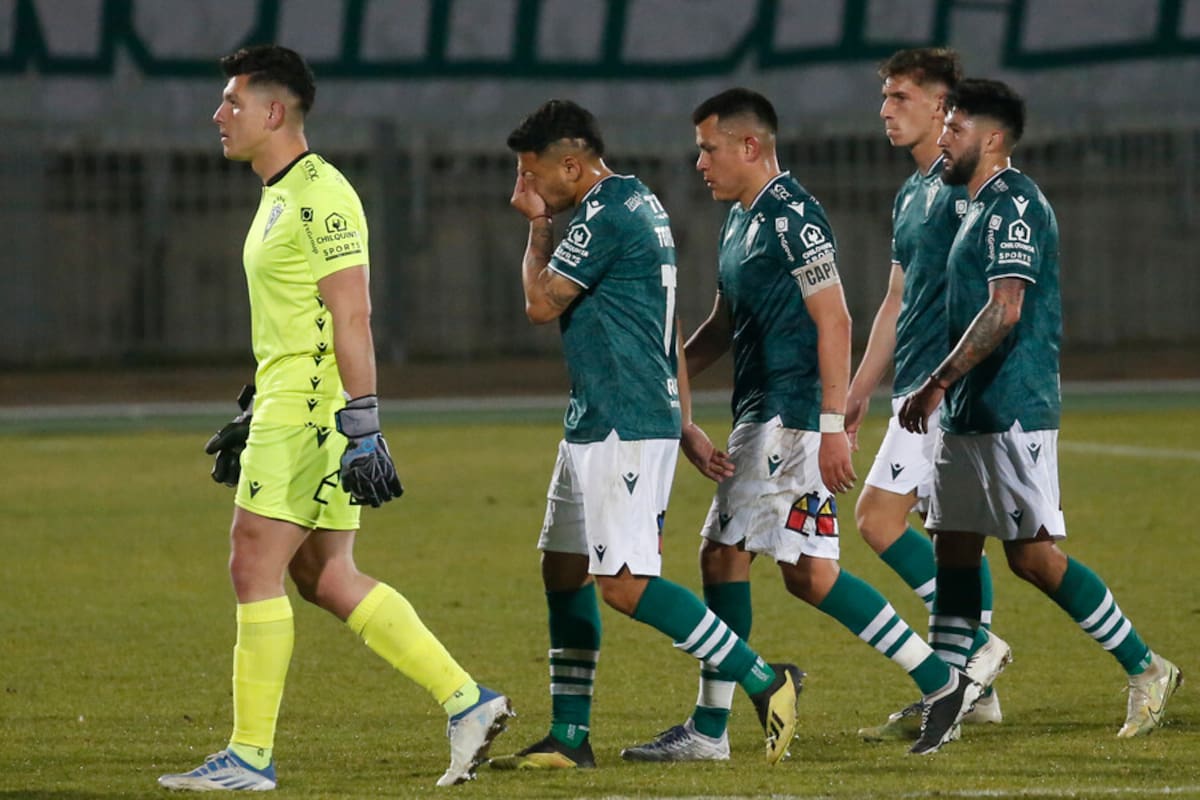 Santiago Wanderers quedó más complicado de lo que estaba con el cupo a la Liguilla tras la confirmación de la sanción a Barnechea. (Foto: Aton)