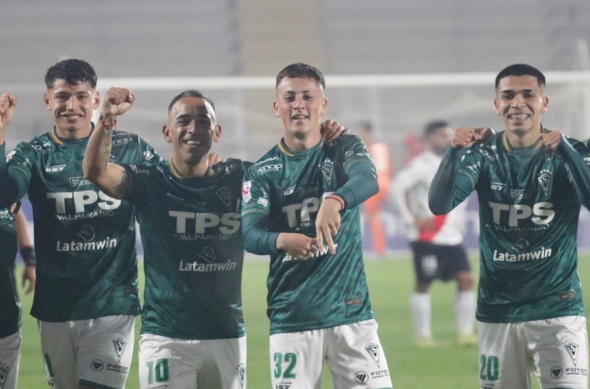 Santiago Wanderers goleó a Curicó Unido y se mete de lleno en la pelea de la Primera B