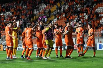 Con un Clásico y un DT que se juega el puesto: los dos partidos que se jugarán hoy en Primera B