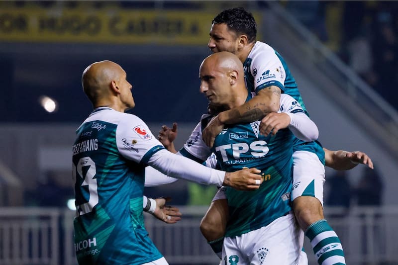 Santiago Wanderers sigue ilusionado con el ascenso a Primera. Foto: Agencia Aton.