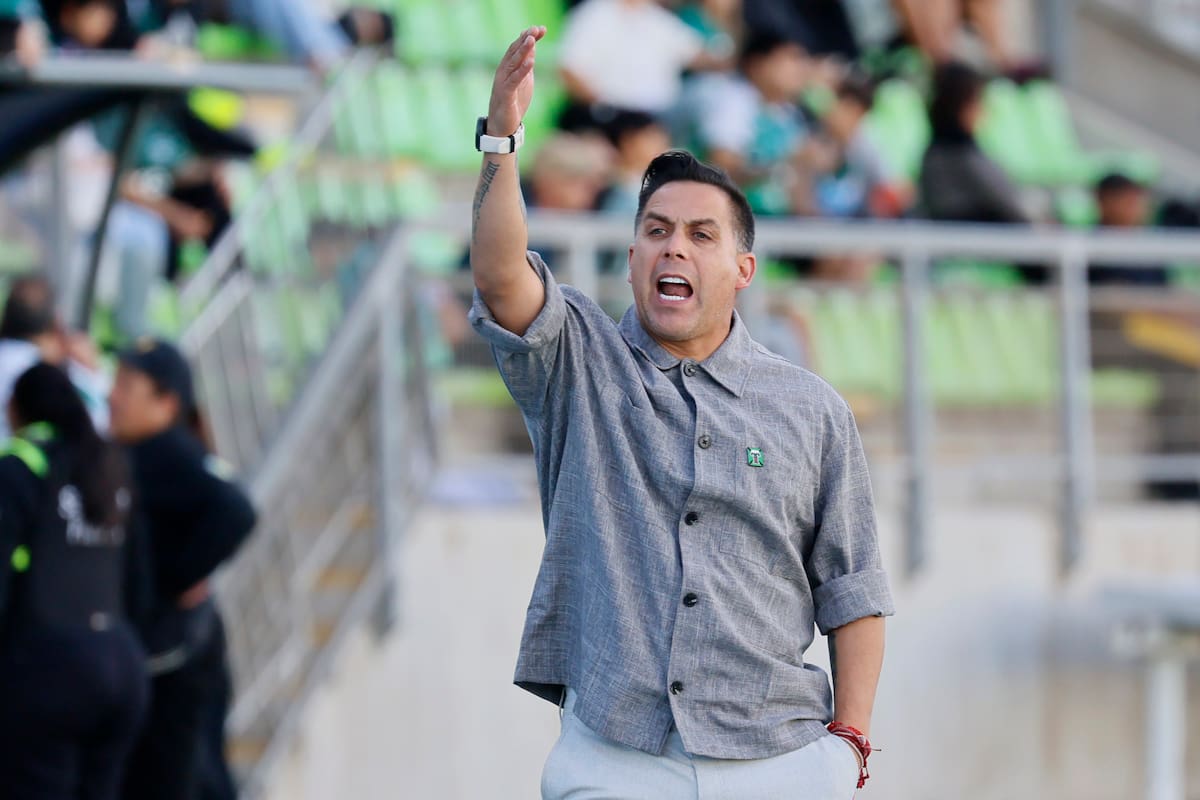 Arturo Sanhueza, entrenador de Deportes Temuco. Foto: Aton.