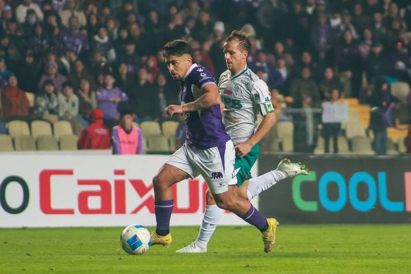 Deportes Concepción ante Santiago Wanderers.