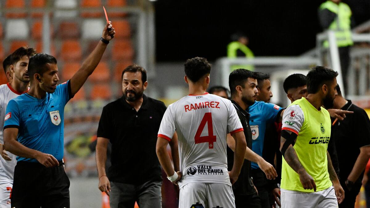 Polémica en Primera B: El grosero error arbitral que desató la furia de Unión San Felipe ante Cobreloa