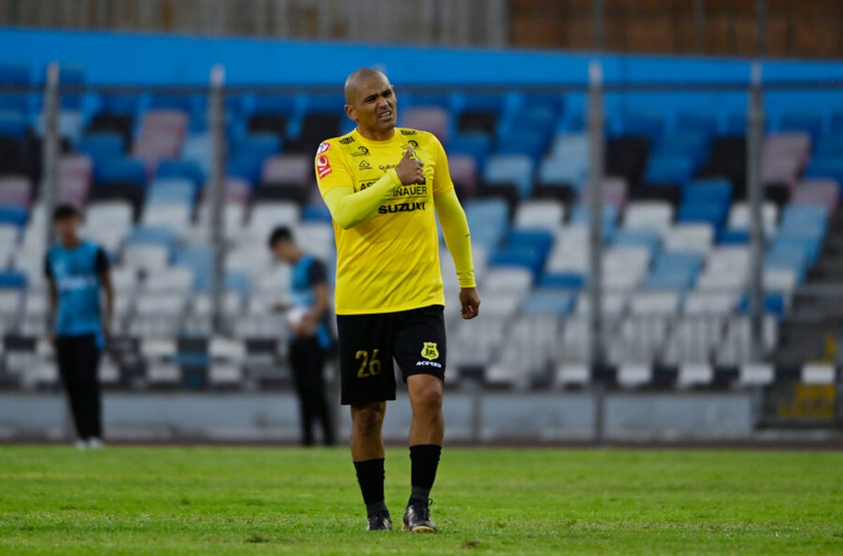 “Te amo pelao”: Chupete Suazo y el especial mensaje que recibió tras golpe en Primera B