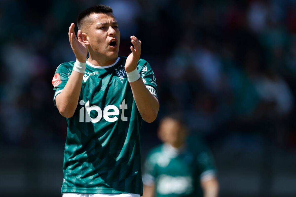 Carlos Muñoz seguirá una temporada más en Santiago Wanderers. Foto: Aton.