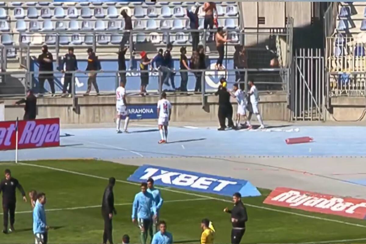 El partido entre Audax Italiano y Unión Española estuvo suspendido por desmanes.