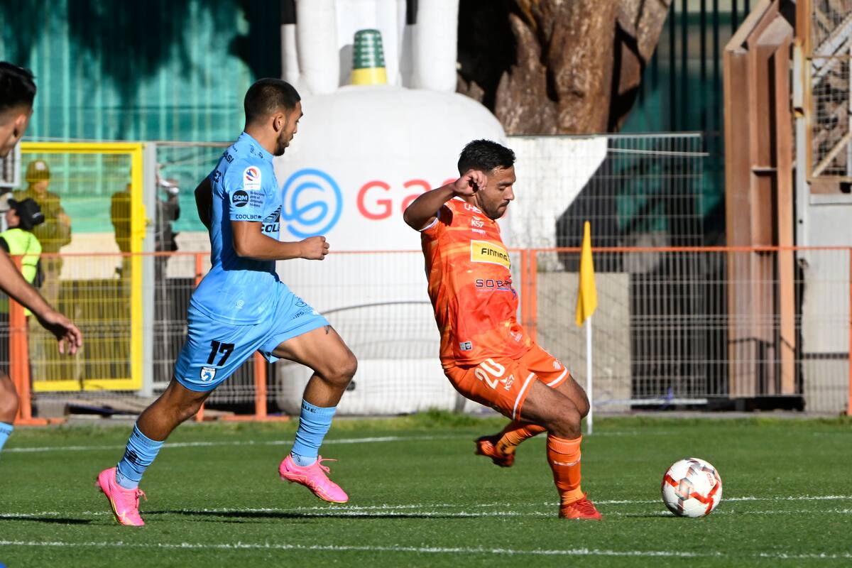 Iquique y Cobreloa se miden en el Tierra de Campeones. Agencia Aton