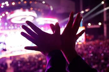 Una noche de dulce y agraz: Revisa las mejores postales que dejó la primera noche del Festival de Viña 2025